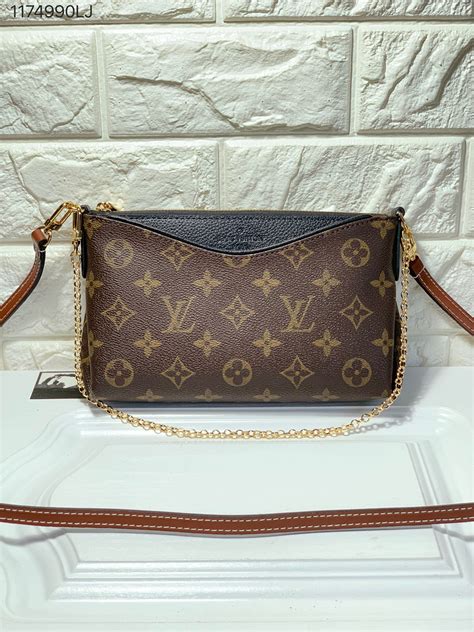 louis vuitton small crossbody with chain